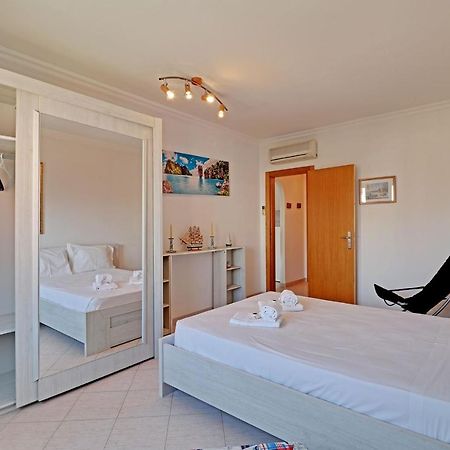 Armacao De Pera Central By Homing Esterno foto